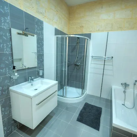 Magestic Palazzo, Jacuzzi On Roof Terrace Goval-3