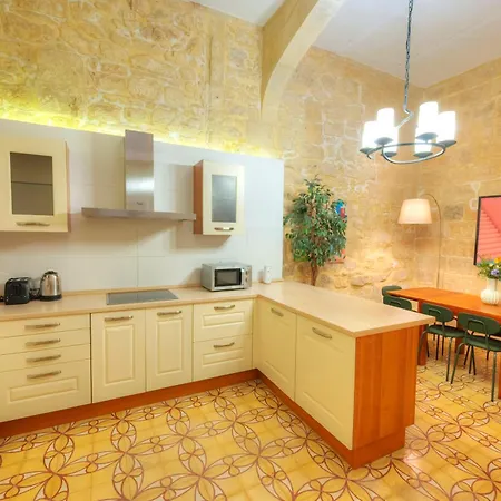 בית נופש Magestic Palazzo, Jacuzzi On Roof Terrace Goval-3