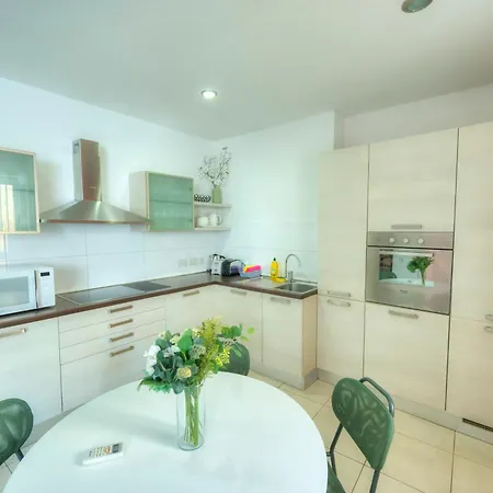 Magestic Palazzo, Jacuzzi On Roof Terrace Goval-3 בית נופש *