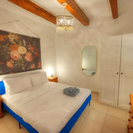 Magestic Palazzo, Jacuzzi On Roof Terrace Goval-3 בית נופש