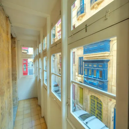 Magestic Palazzo, Jacuzzi On Roof Terrace Goval-3 בית נופש *