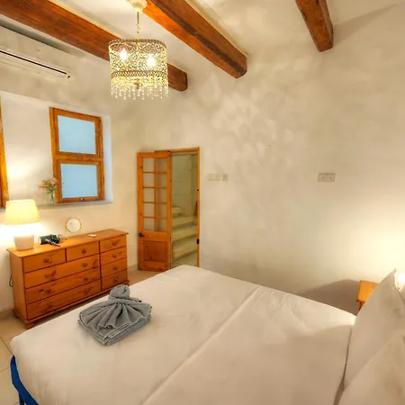 בית נופש Magestic Palazzo, Jacuzzi On Roof Terrace Goval-3 ואלטה