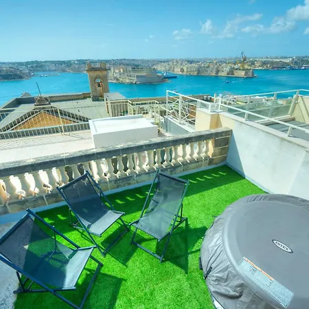 Magestic Palazzo, Jacuzzi On Roof Terrace Goval-3