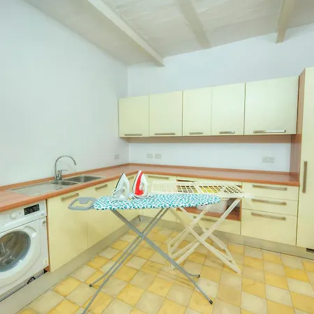 בית נופש Magestic Palazzo, Jacuzzi On Roof Terrace Goval-3