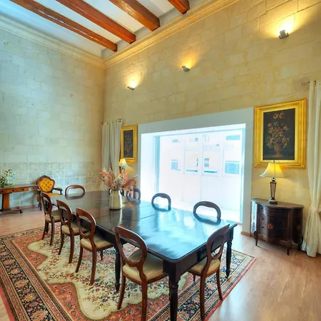 בית נופש Magestic Palazzo, Jacuzzi On Roof Terrace Goval-3 *