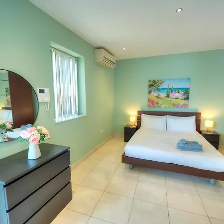 Magestic Palazzo, Jacuzzi On Roof Terrace Goval-3 בית נופש ואלטה