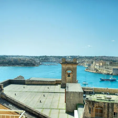 Magestic Palazzo, Jacuzzi On Roof Terrace Goval-3 בית נופש