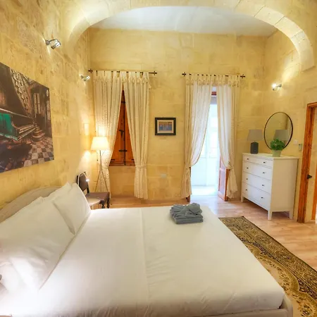 בית נופש Magestic Palazzo, Jacuzzi On Roof Terrace Goval-3 *