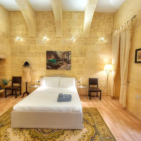 Magestic Palazzo, Jacuzzi On Roof Terrace Goval-3 בית נופש