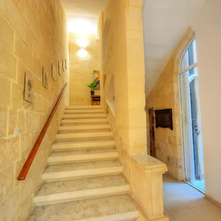 Magestic Palazzo, Jacuzzi On Roof Terrace Goval-3 Holiday home Valletta