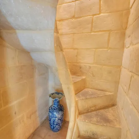 Magestic Palazzo, Jacuzzi On Roof Terrace Goval-3 *