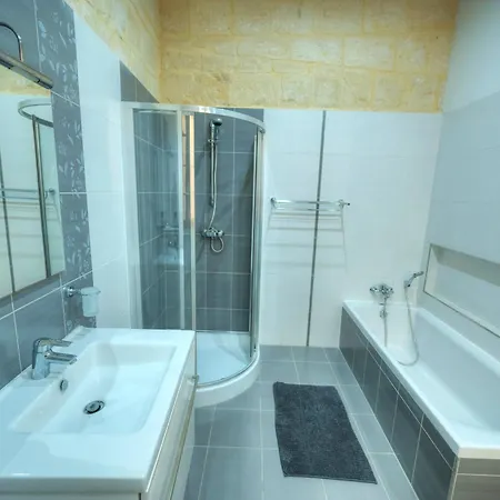 Magestic Palazzo, Jacuzzi On Roof Terrace Goval-3 Case de vacanță Valletta