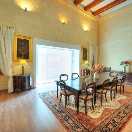 Holiday home Magestic Palazzo, Jacuzzi On Roof Terrace Goval-3