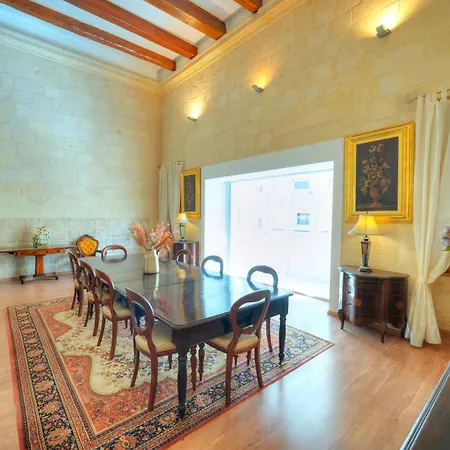 Magestic Palazzo, Jacuzzi On Roof Terrace Goval-3 Holiday home Valletta
