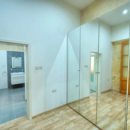 Magestic Palazzo, Jacuzzi On Roof Terrace Goval-3 *