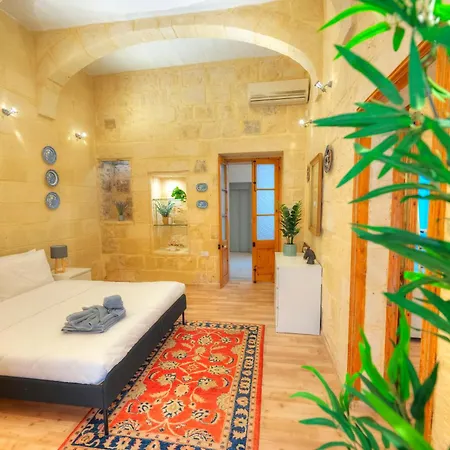 Magestic Palazzo, Jacuzzi On Roof Terrace Goval-3 Holiday home *