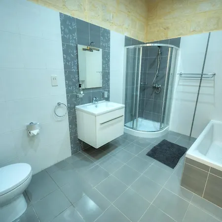 Magestic Palazzo, Jacuzzi On Roof Terrace Goval-3 Holiday home Valletta