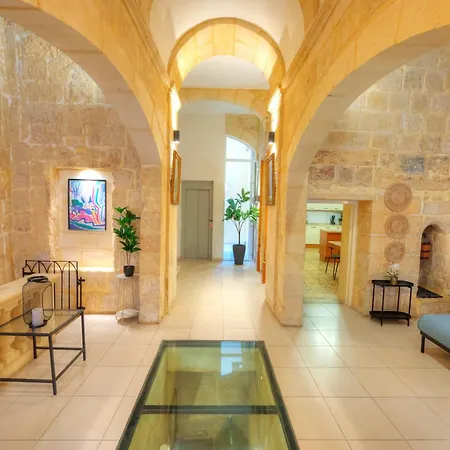 Magestic Palazzo, Jacuzzi On Roof Terrace Goval-3