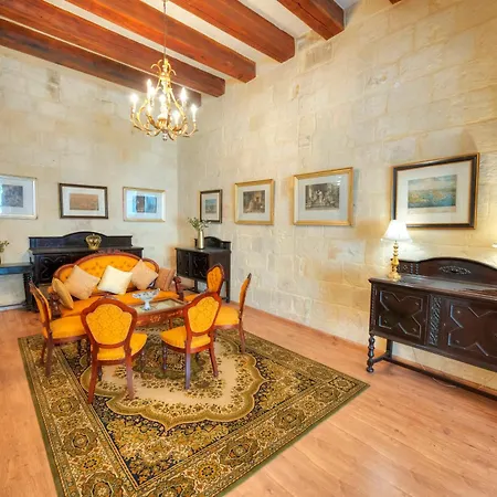 Magestic Palazzo, Jacuzzi On Roof Terrace Goval-3 Holiday home *