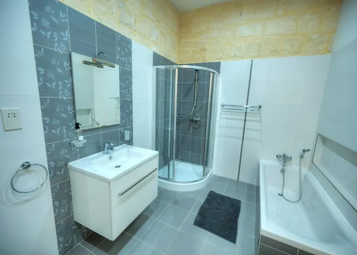 Magestic Palazzo, Jacuzzi On Roof Terrace Goval-3