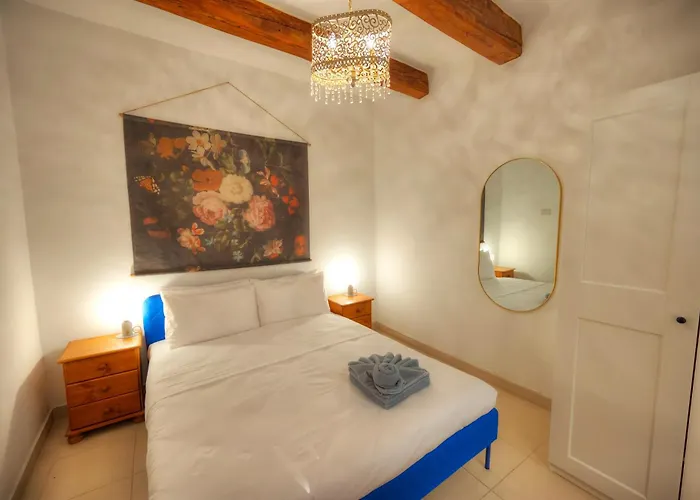 Magestic Palazzo, Jacuzzi On Roof Terrace Goval-3