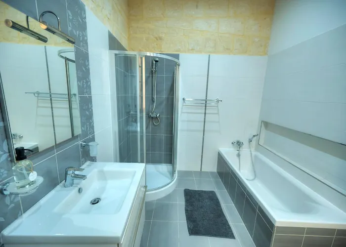 Magestic Palazzo, Jacuzzi On Roof Terrace Goval-3 Vakantiehuis Valletta