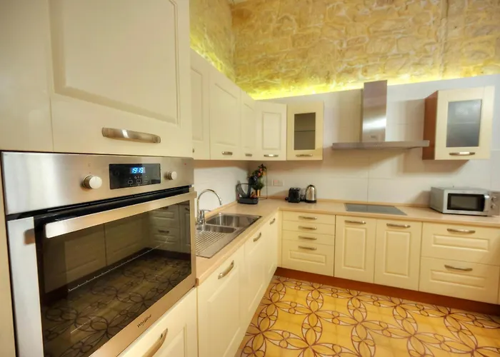 Magestic Palazzo, Jacuzzi On Roof Terrace Goval-3 * Valletta