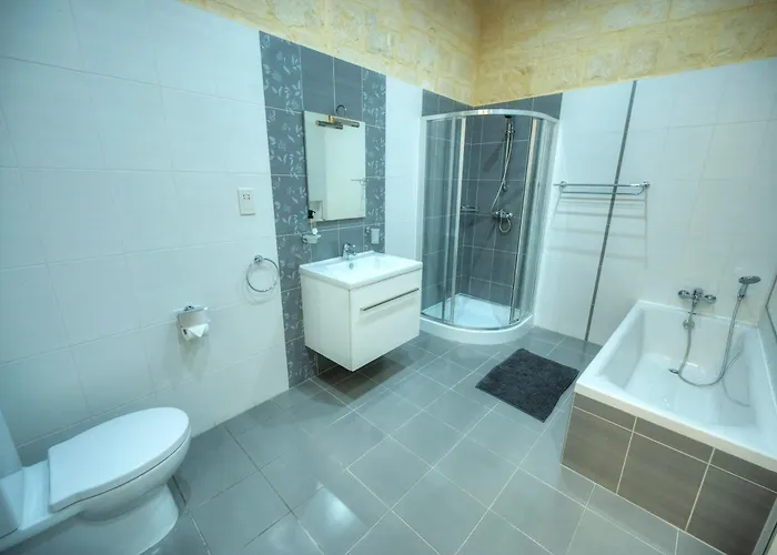 Magestic Palazzo, Jacuzzi On Roof Terrace Goval-3 Vakantiehuis Valletta