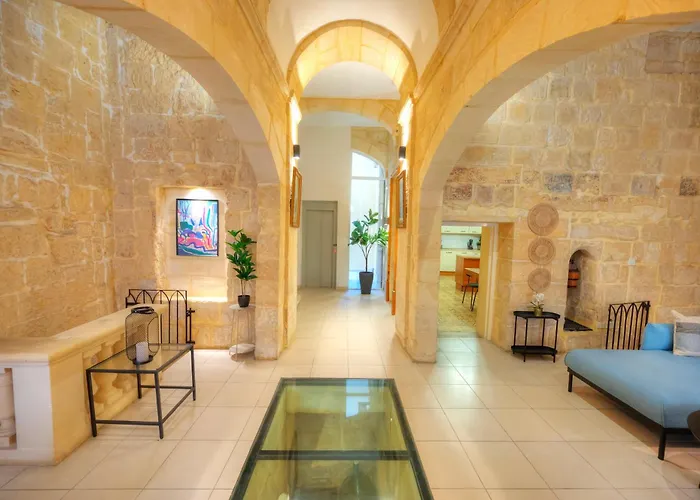 Magestic Palazzo, Jacuzzi On Roof Terrace Goval-3